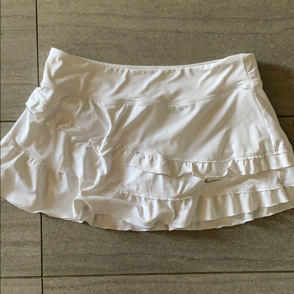Nike dry fit women’s tennis skirt - Picture 3 of 3